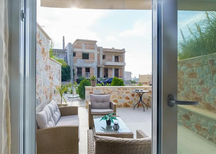 Vakakis Family Luxury Studios 2
